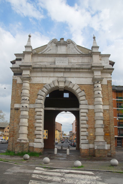 拉文纳中世纪的城市大门图片下载