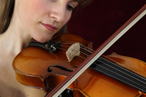 小提琴家图片下载