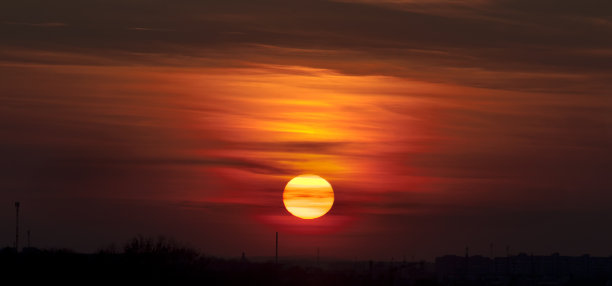 云中的日落图片下载