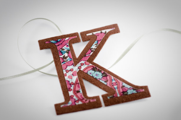 用毛毡剪出字母K图片下载