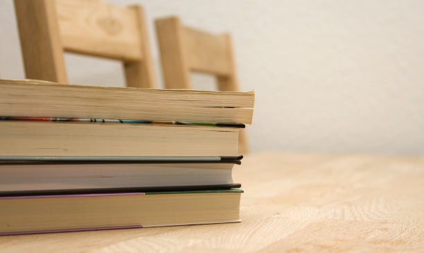 堆栈的书图片下载