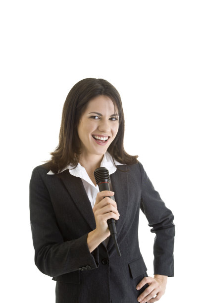 微笑的白人商务妇女手持无线麦克风白色背景图片下载