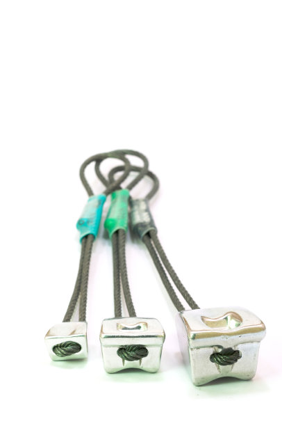 三个金属螺母/轴承座图片下载