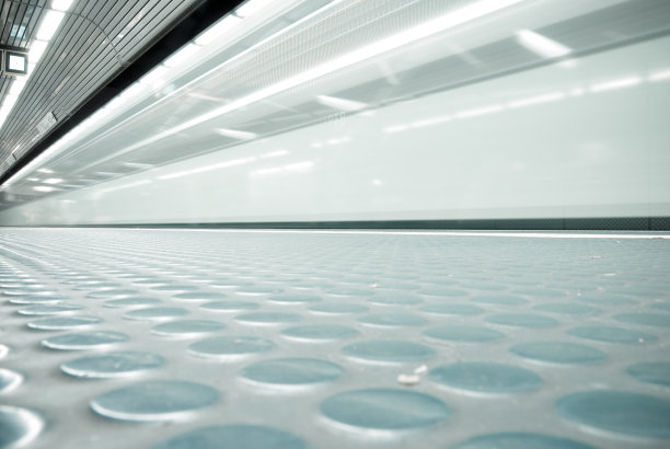 波恩的铁轨图片下载