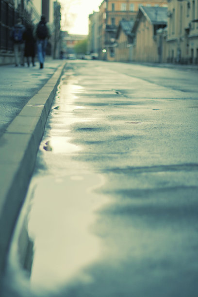 有些人在街上散步图片下载