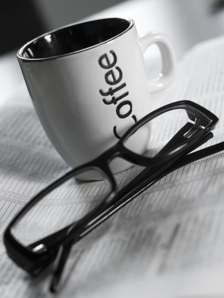 眼镜用报纸图片下载