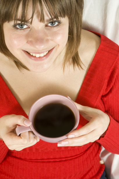 穿红衣服的女孩图片下载