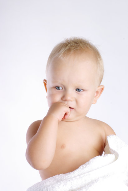 可爱小男孩的肖像图片下载