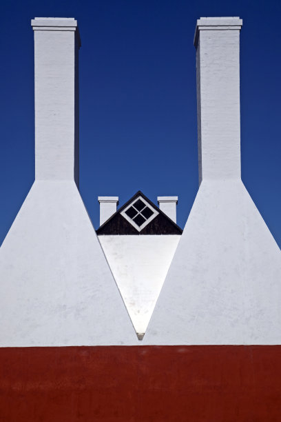 熏制房Chimnies。博恩霍尔姆,丹麦图片下载