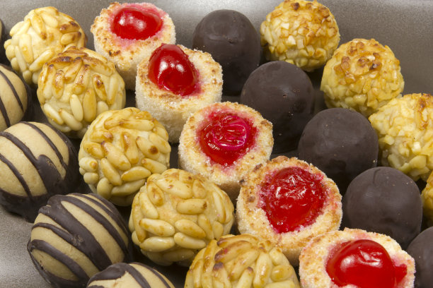 盘子里甜点的特写镜头图片下载