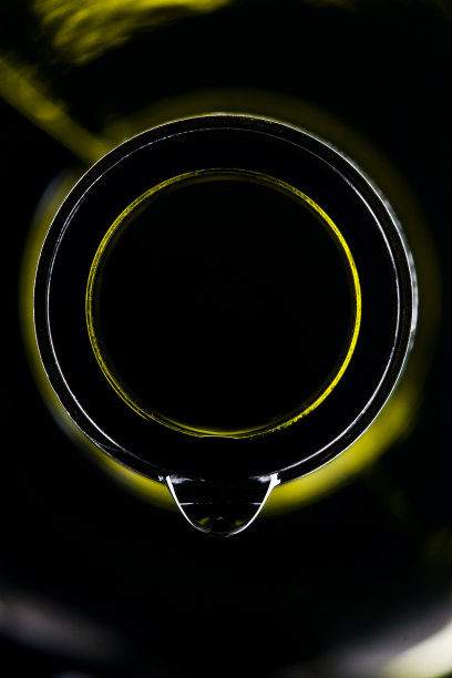 绿色的酒瓶图片下载