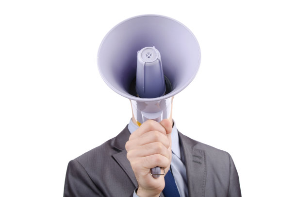 男人用扩音器大喊大叫图片下载