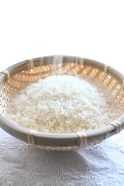 亚洲食物，竹篓里的大米图片下载
