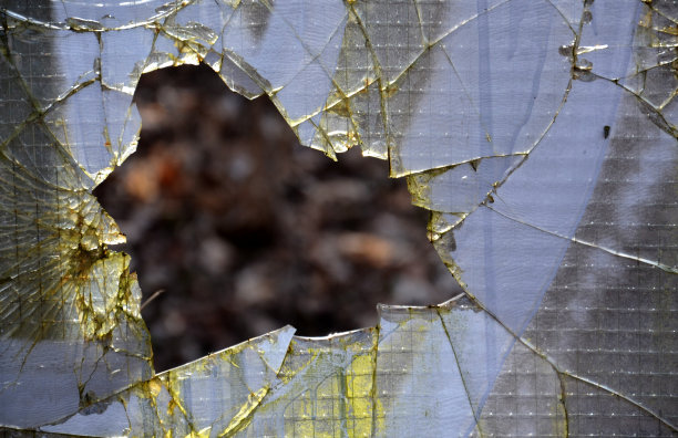 破碎的玻璃图片下载