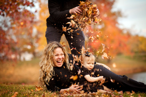 父亲向家人抛假图片下载