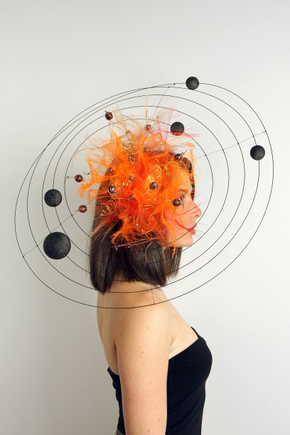 年轻女子，有现代感图片下载