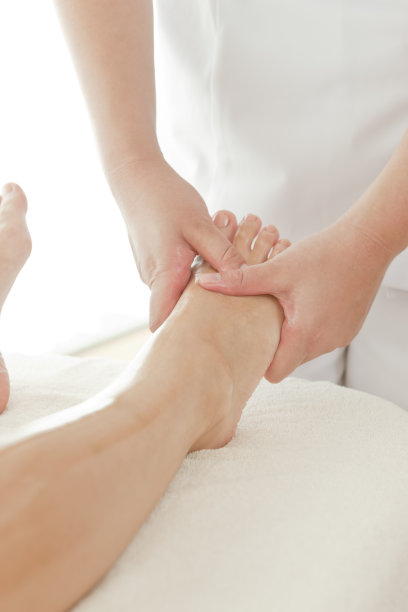 在美容院接受治疗的女人图片下载