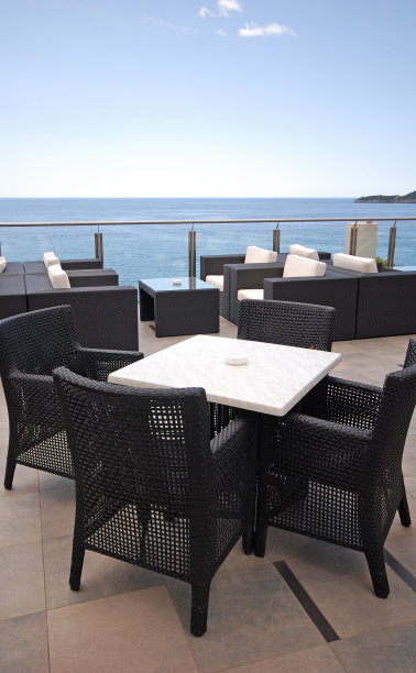 阳台上的藤椅图片下载