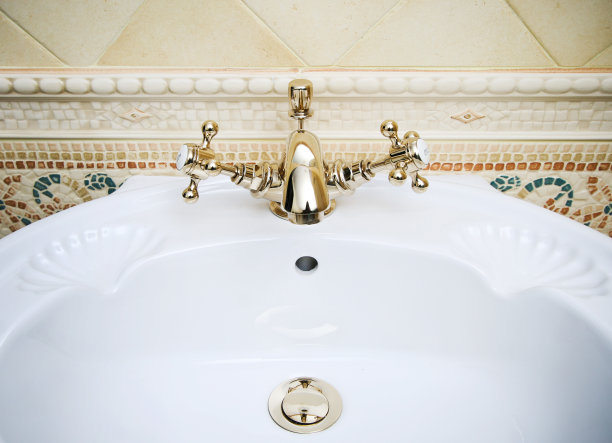 复古的浴室水龙头图片下载