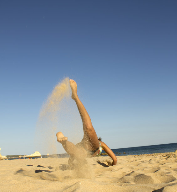 海滩上的行动图片下载