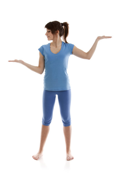 女孩用手摆姿势图片下载