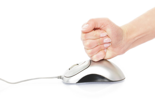 女性手中的电脑鼠标图片下载