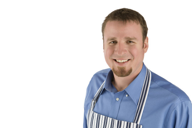 穿着围裙的自信男性图片下载