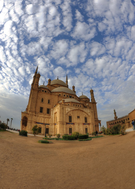 开罗雪花石膏清真寺与斑驳天空图片下载