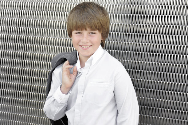 男孩微笑图片下载