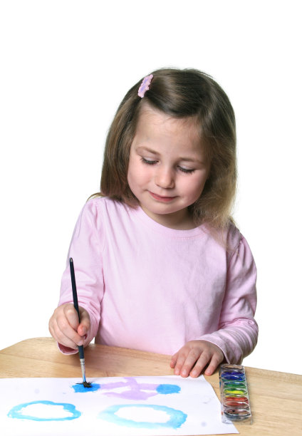 小女孩画图片下载