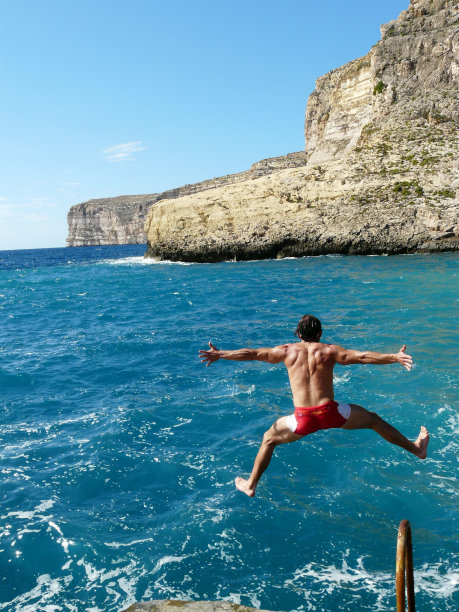 跳入水中图片下载