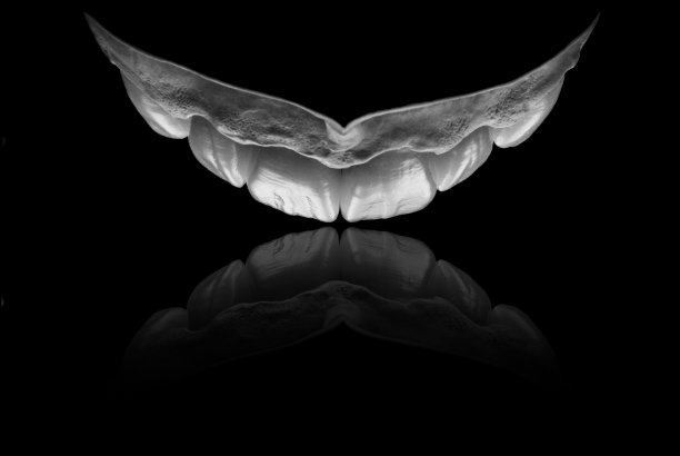 黑牙的天使图片下载