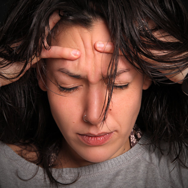 我头痛死了!!图片下载