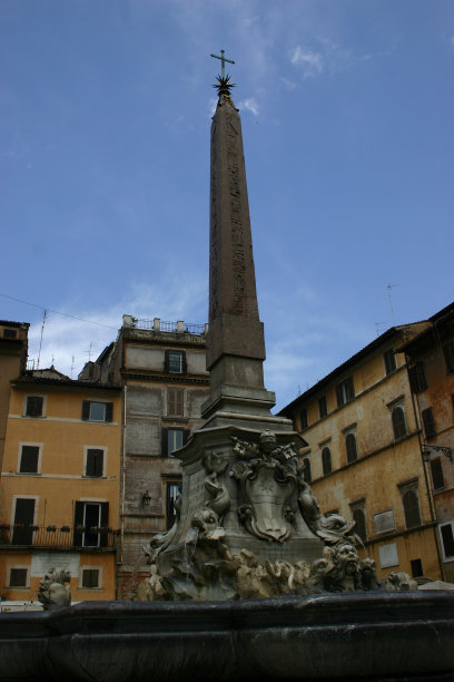 罗通达广场的喷泉和方尖碑(意大利，罗马)图片下载