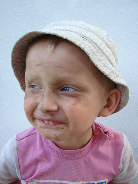 沙坑里的缪斯孩童图片下载