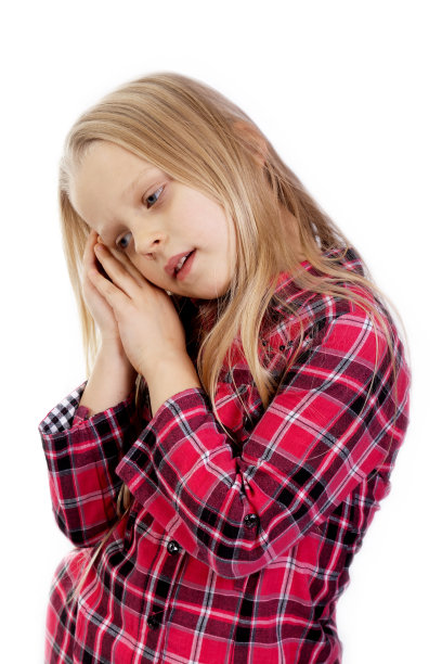 累了的小女孩想睡觉图片下载