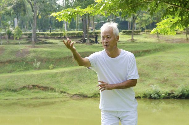 亚洲资深男性图片下载