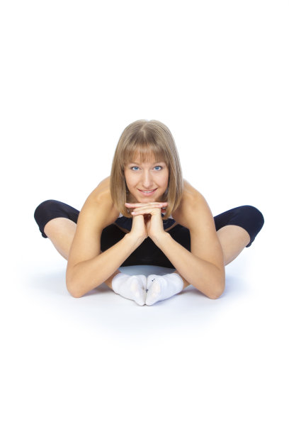 美丽的年轻女子练习瑜伽图片下载