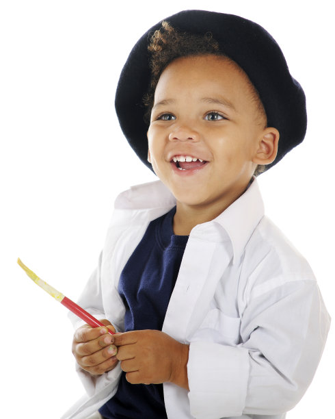 高兴的小艺术家图片下载