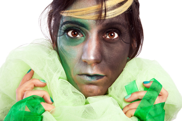 油漆的女孩图片下载