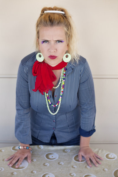 色彩斑斓的女人画像图片下载