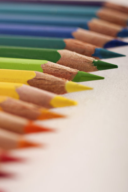 五彩缤纷的彩虹铅笔图片下载