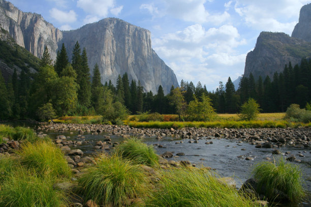 从默塞德河岸看酋长岩图片下载