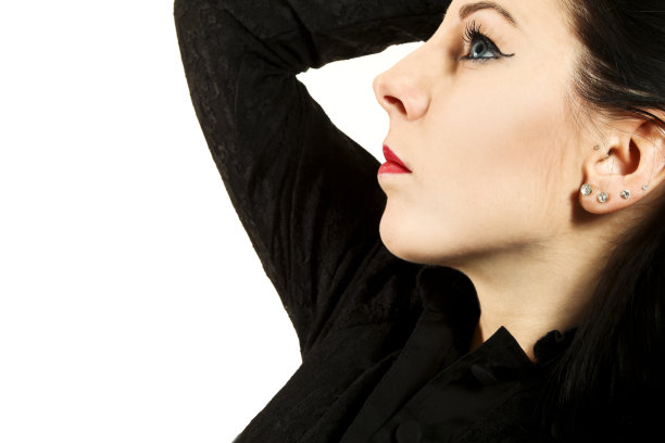 一个年轻漂亮的女人的肖像图片下载