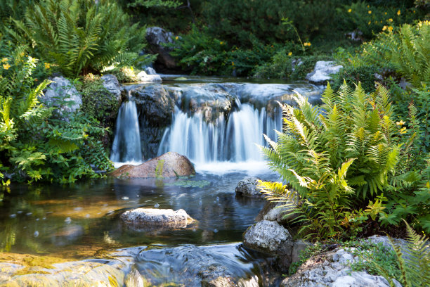 日式瀑布花园图片下载