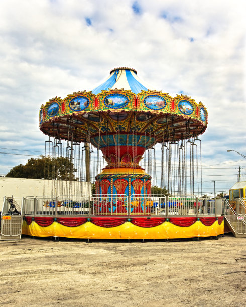 孤独的旋转木马图片下载