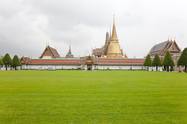 玉佛寺在雨季图片下载