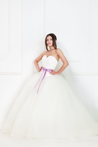 美丽年轻的新娘图片下载