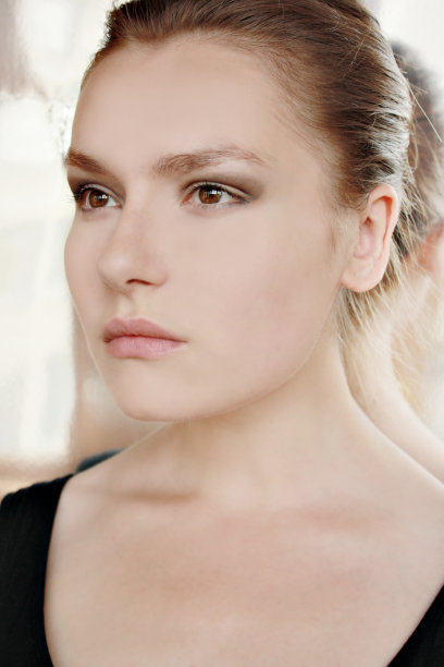 自然特写美女肖像。图片下载