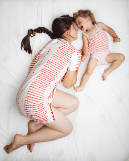 宝宝和妈妈图片下载